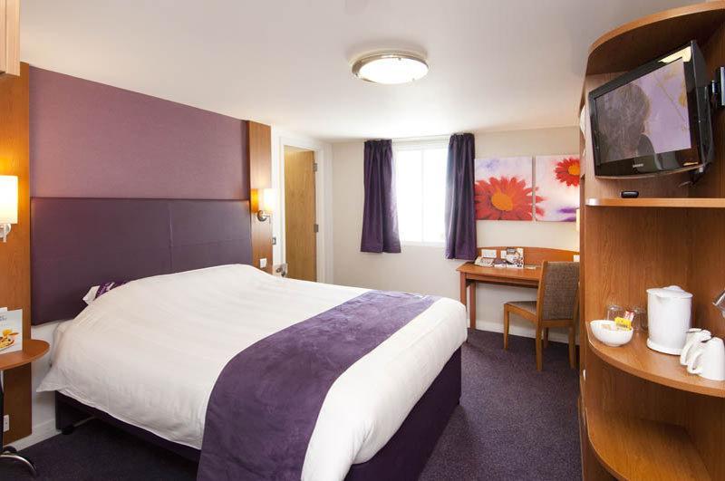 Premier Inn Stroud Stroud  Bagian luar foto